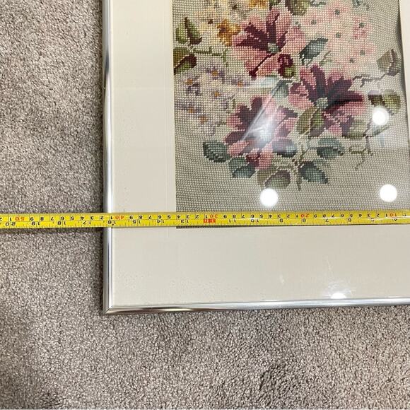 Vintage | Floral Sunflowers Framed Needlepoint Crewel Embroidered Handmade Art - Picture 5 of 6